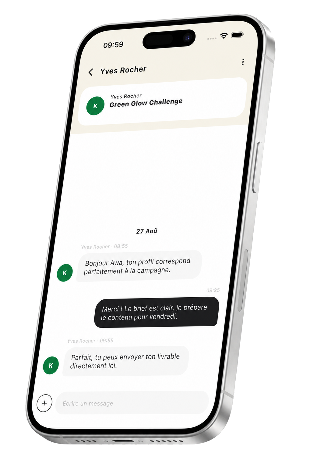 Téléphone Kollabs affichant une conversation de collaboration avec une marque.
